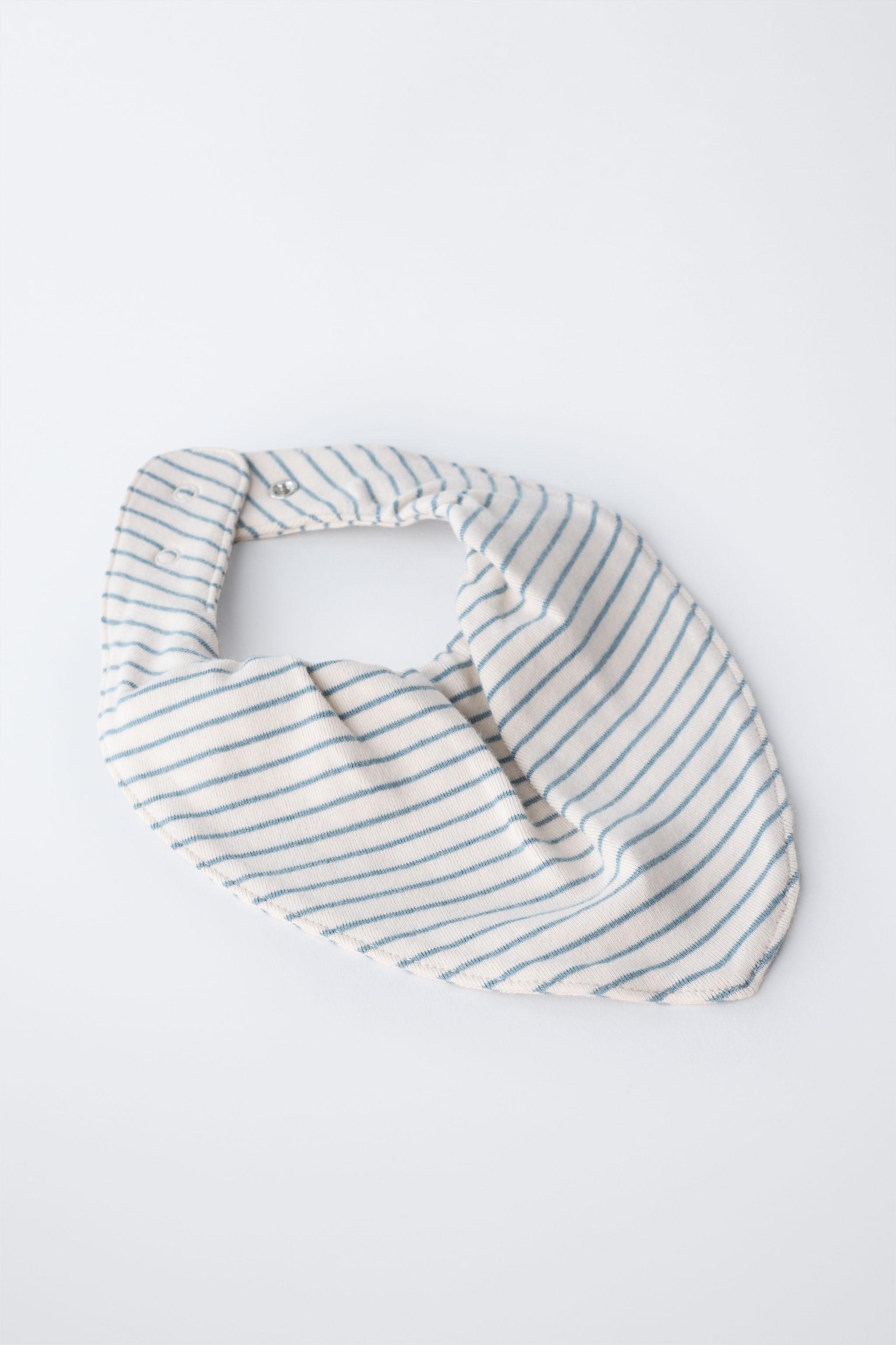 LOT DE DEUX BONNETS ET BAVOIRS